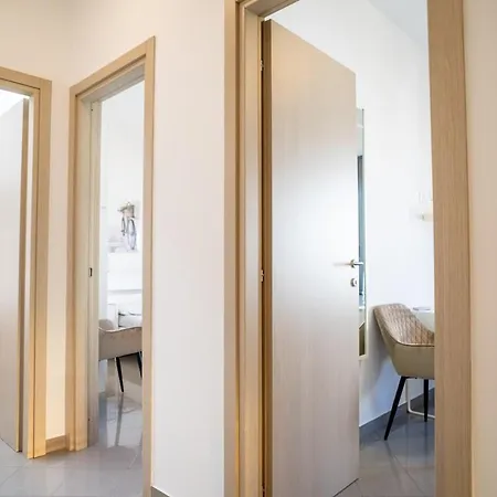 Spacious With Fast Wi-fi And Private Terrace Apartment *