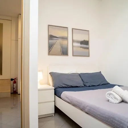 Spacious With Fast Wi-fi And Private Terrace Apartment