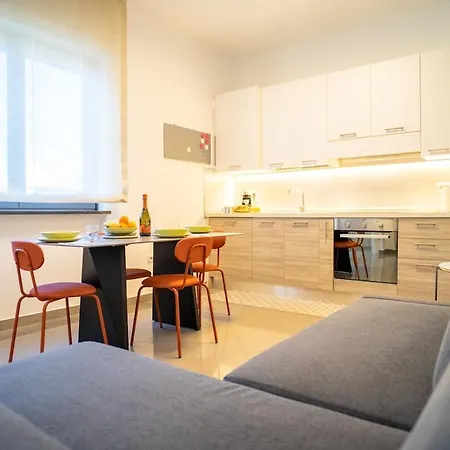 Spacious With Fast Wi-fi And Private Terrace Appartamento